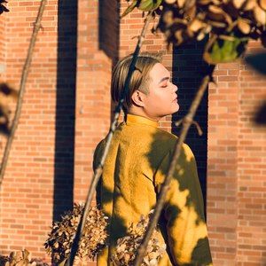 Meet your Posher, Sang